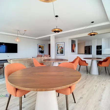 Pearls Beach Penthouse Apartman *